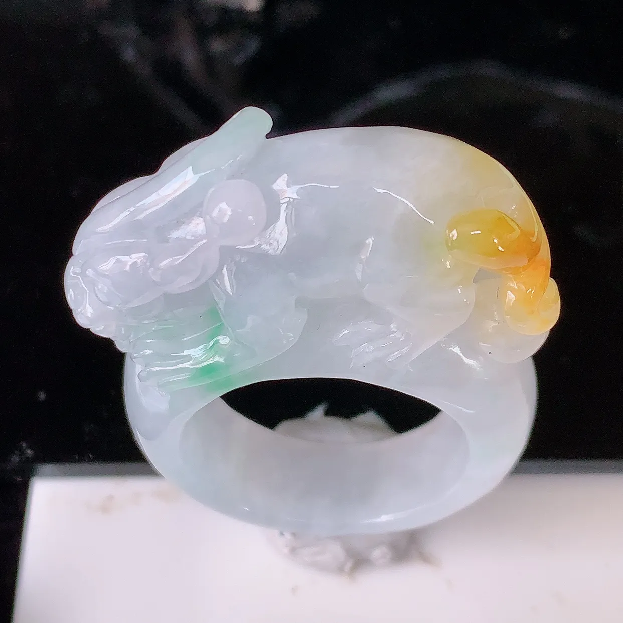 自然光实拍，冰黄加绿翡翠三彩貔貅扳指，21.5mm内径冰三彩翡翠扳指，冰润指环，玉扳指，财源滚滚，玉