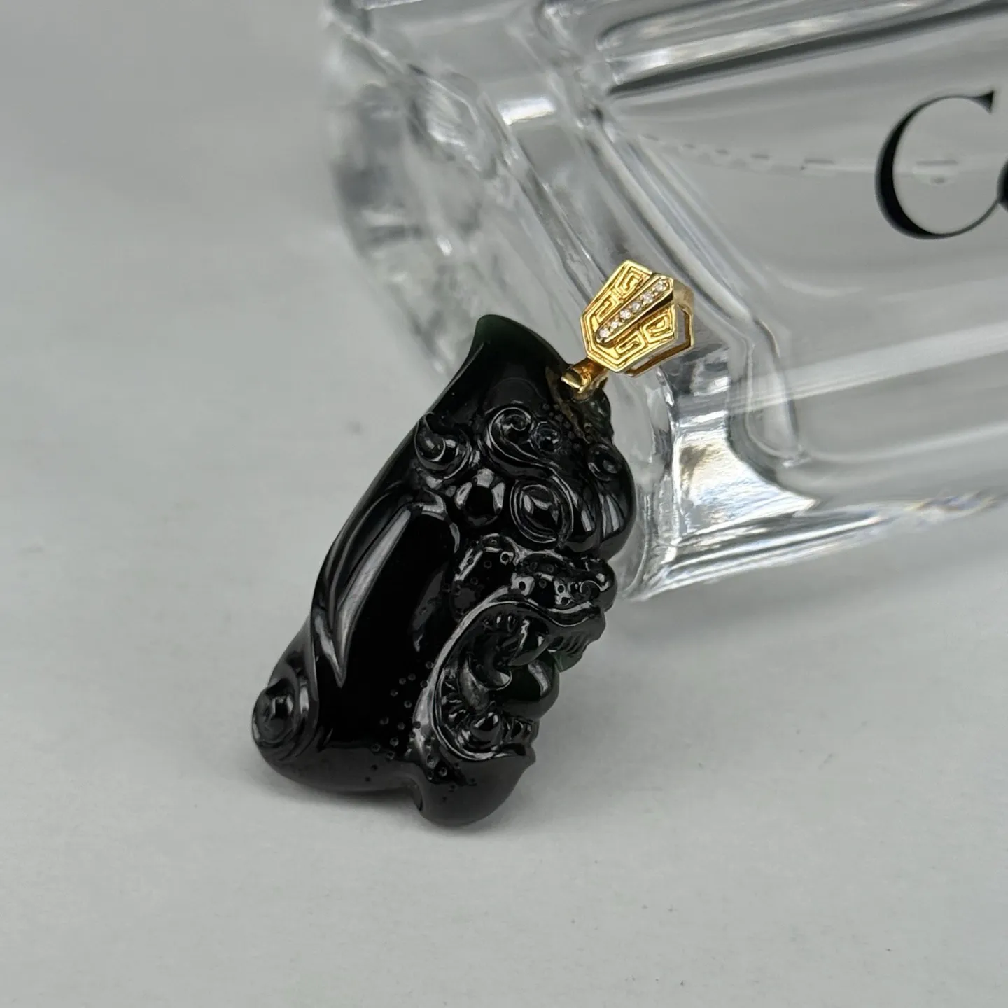 精品18k瑞兽头 种好色正 黑度极好 打灯通透 油性十足