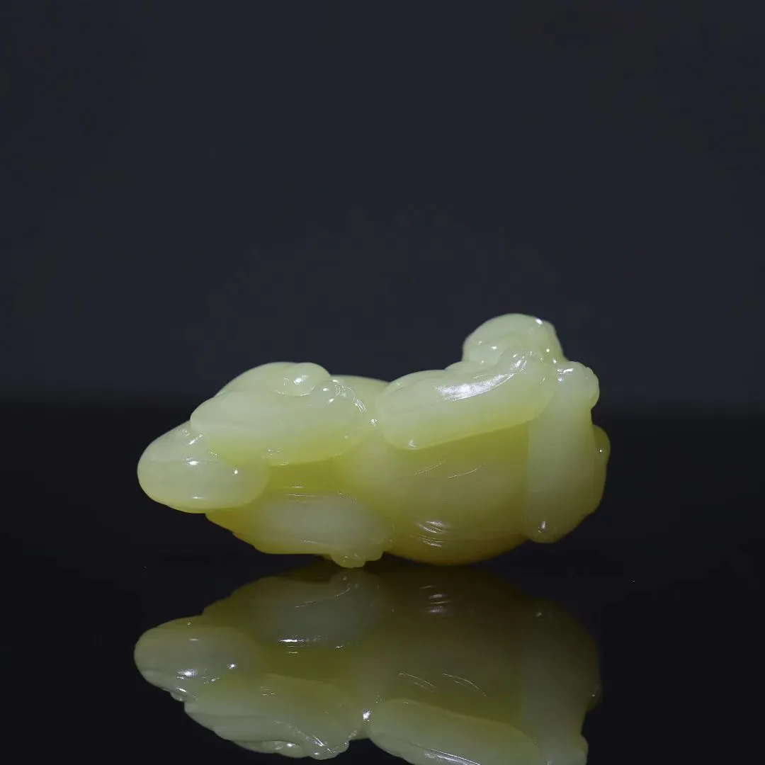 招财进宝 消灾纳福小貔貅
黄口貔貅，工有意，意吉祥
玉质油糯，盘玩超舒服～
平时多摸一摸，财气都聚过来
自带招财护主，平安顺遂
68-30-28mm94.3g
