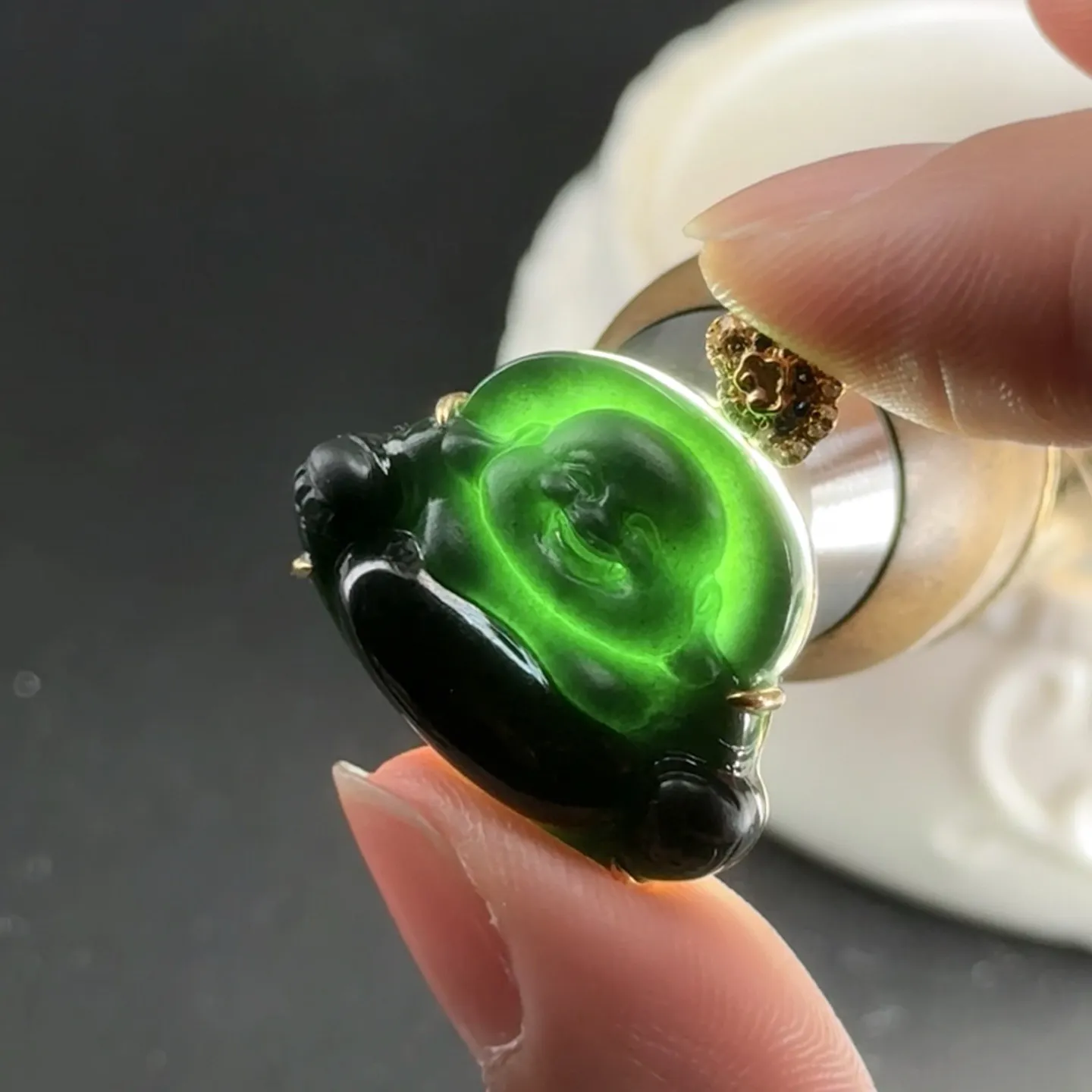 精品18k墨翠大肚佛吊坠 种好色正 黑度极好 打灯通透 油性十足
