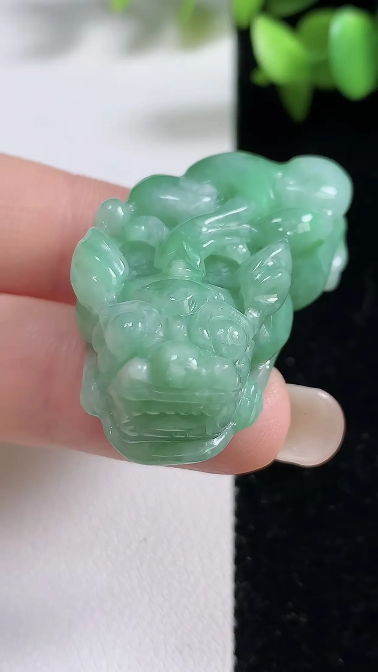 缅甸天然翡翠a货 老坑料起胶冰润 满绿招财貔貅吊坠，尺寸41-22-13.2mm  y  24.04