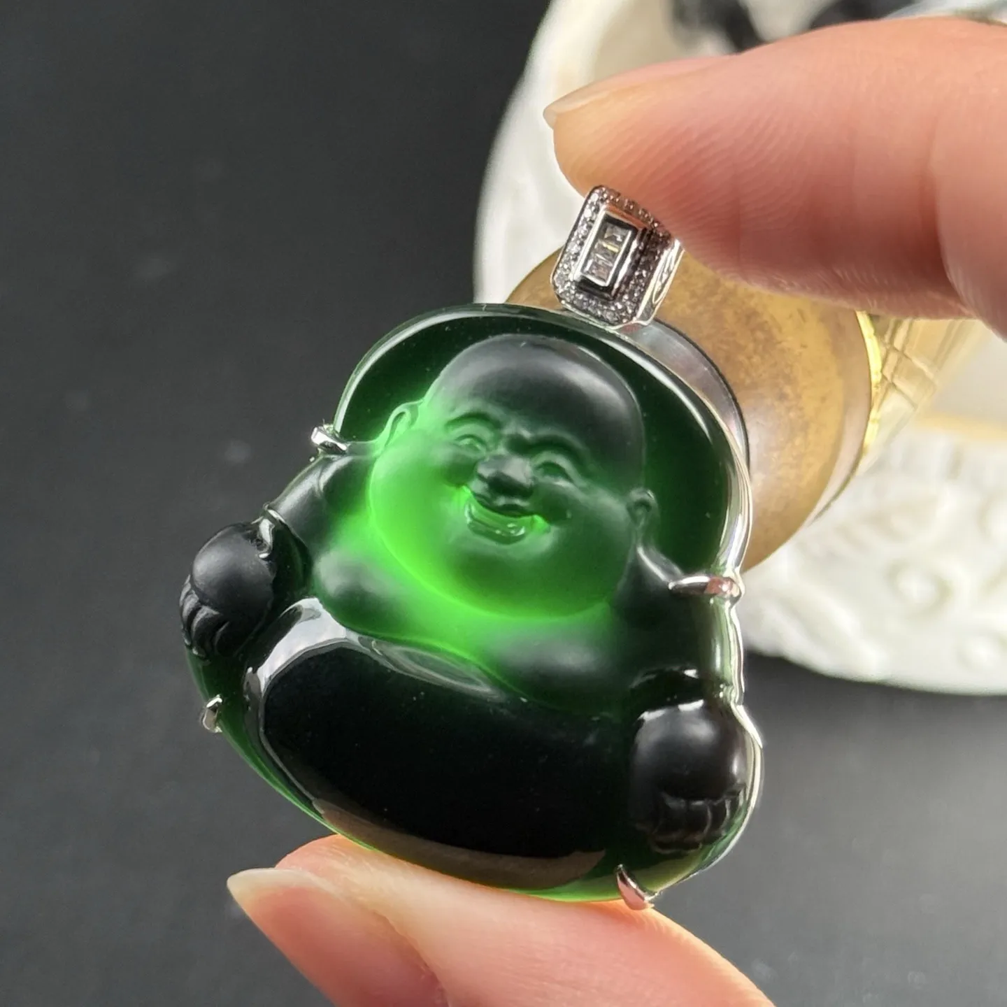 精品18k墨翠大肚佛 种好色正 黑度极好 打灯通透 油性十足