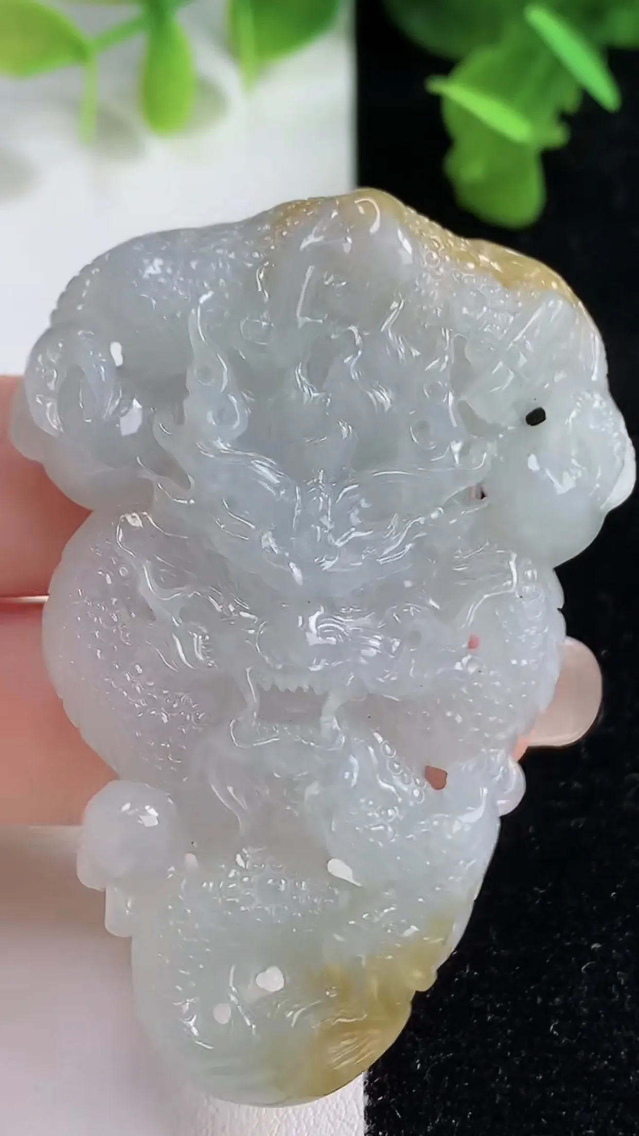 缅甸天然翡翠a货 老坑料起胶冰种 双彩飘黄翡霸气龙牌吊坠 大件厚装霸气 尺寸60.3-42-9.2m