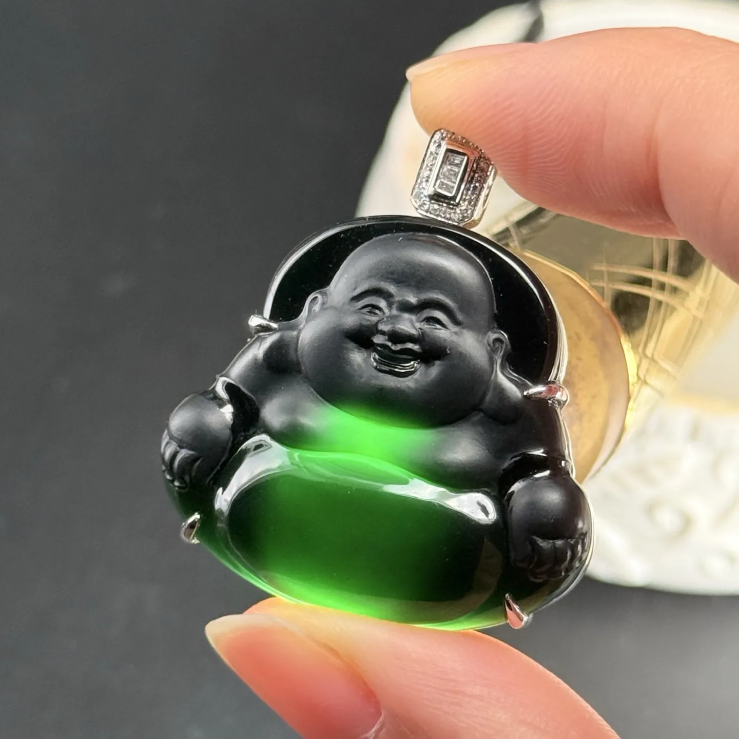 精品18k墨翠大肚佛 种好色正 黑度极好 打灯通透 油性十足