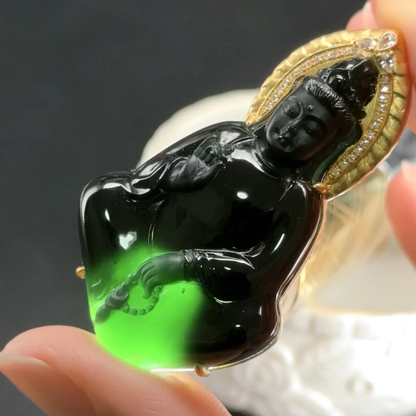 精品18k墨翠观音 种好色正 黑度极好 打灯通透 油性十足