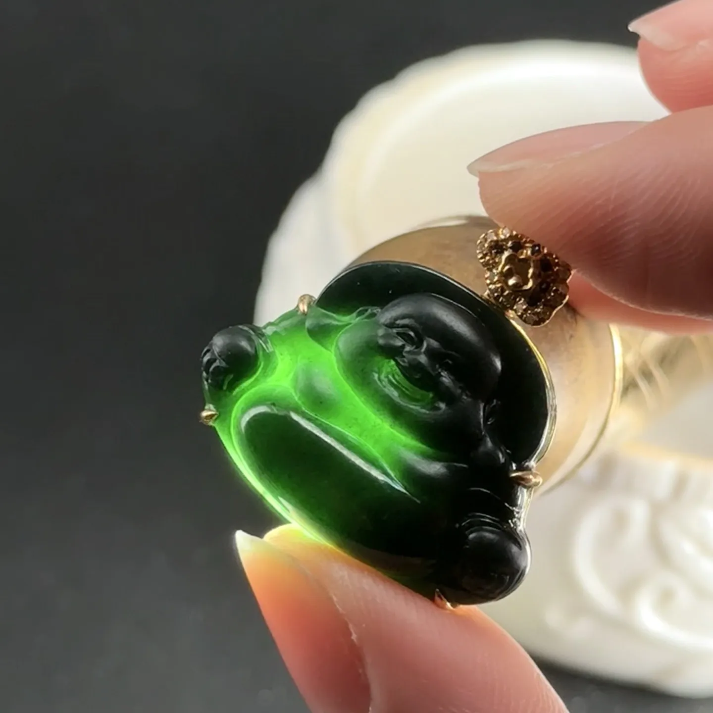 精品18k墨翠大肚佛吊坠 种好色正 黑度极好 打灯通透 油性十足