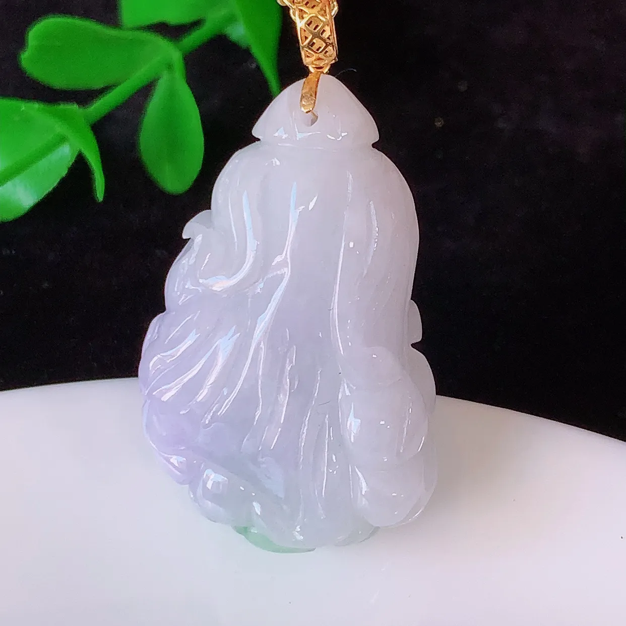 18K金镶嵌冰春带彩翡翠招百财白菜吊坠，三彩，百财聚来，财源滚滚，色泽鲜艳，精工水润的白菜，性价比高！#1.11