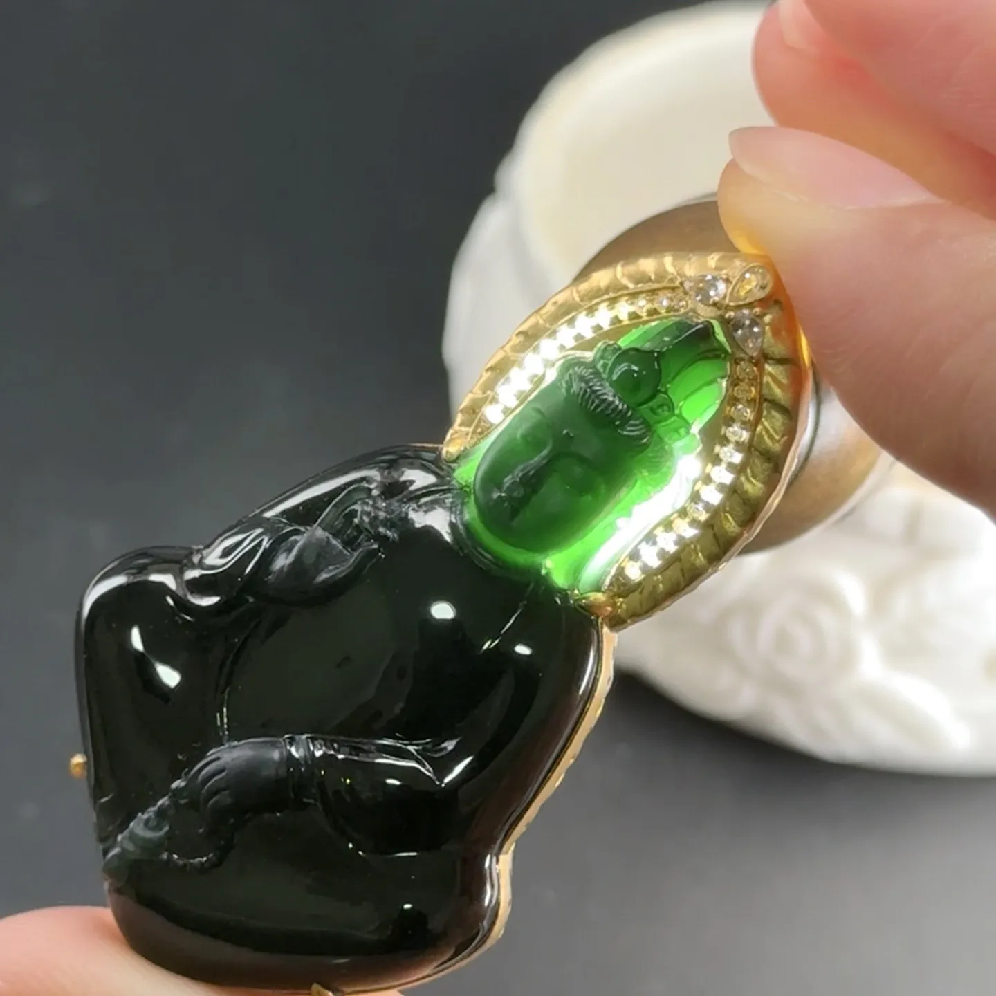 精品18k墨翠观音 种好色正 黑度极好 打灯通透 油性十足