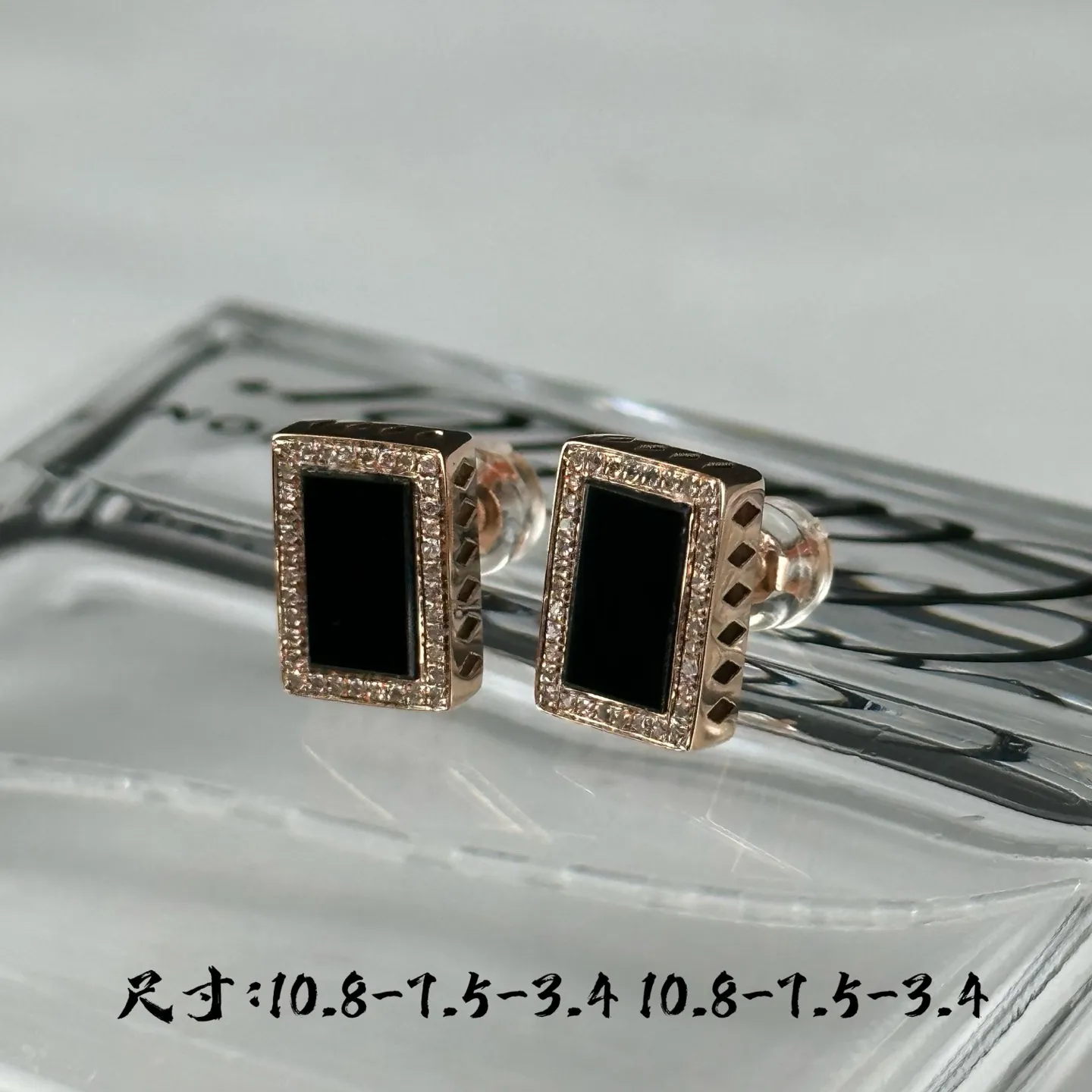 精品18k墨翠耳钉 满钻豪镶 打灯通透 油性十足 性价比超高