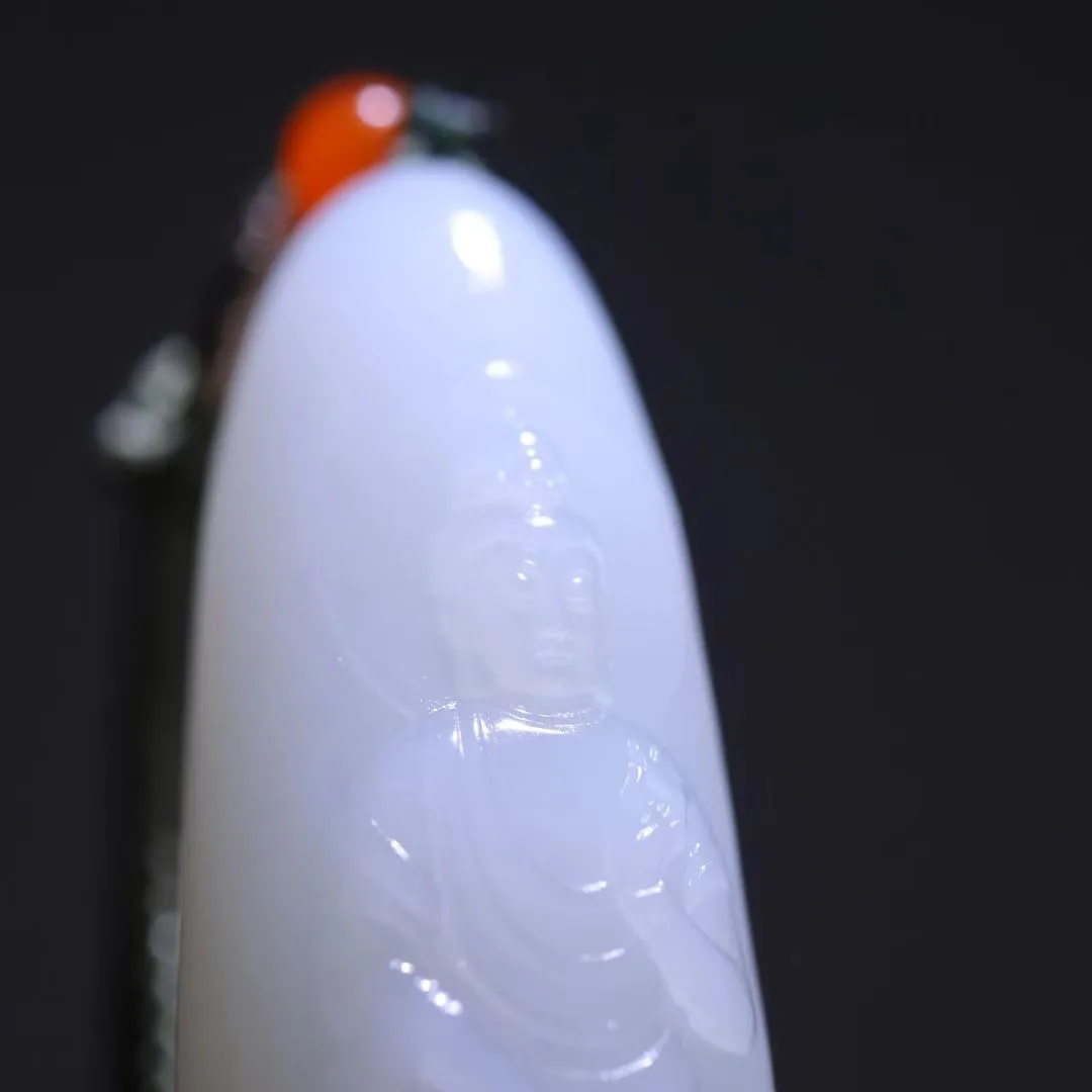 周末赏玉  闲‮雅情‬致​‎͏ 
 「普度众生」
白玉普度众生挂件‮观，‬音菩萨慈悲‮怀为‬，
