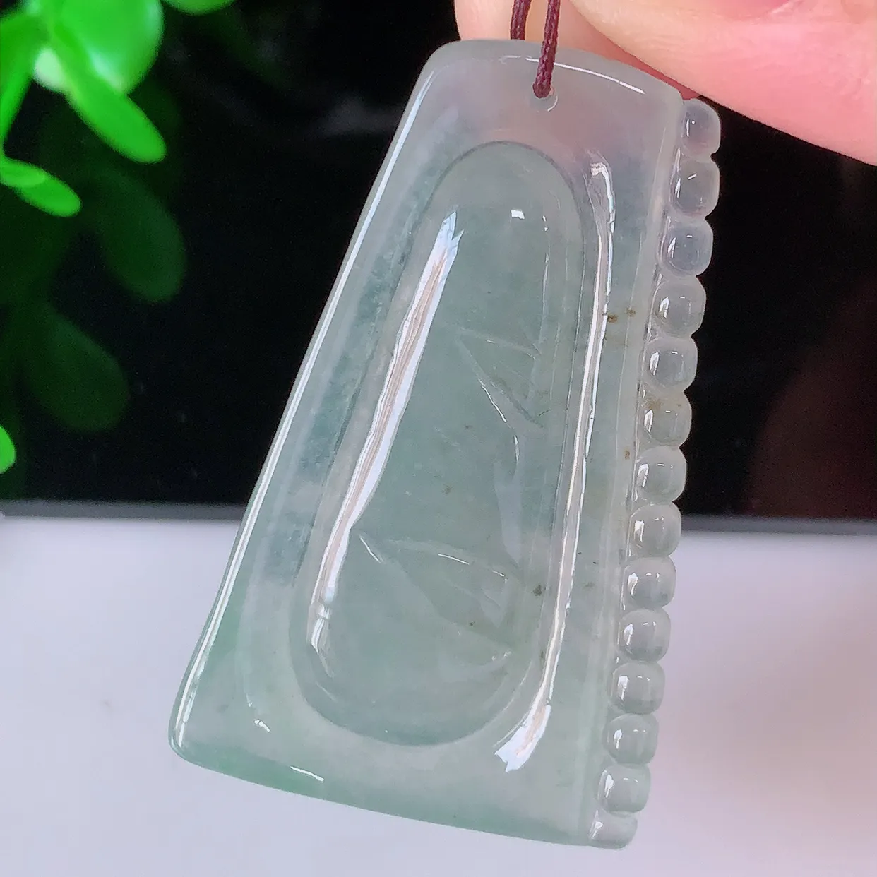 自然光实拍，冰种竹节翡翠吊坠。竹节寓意“节节高，官运亨通，前程似锦，水润莹泽，清秀高雅，佩戴精美！#41.13