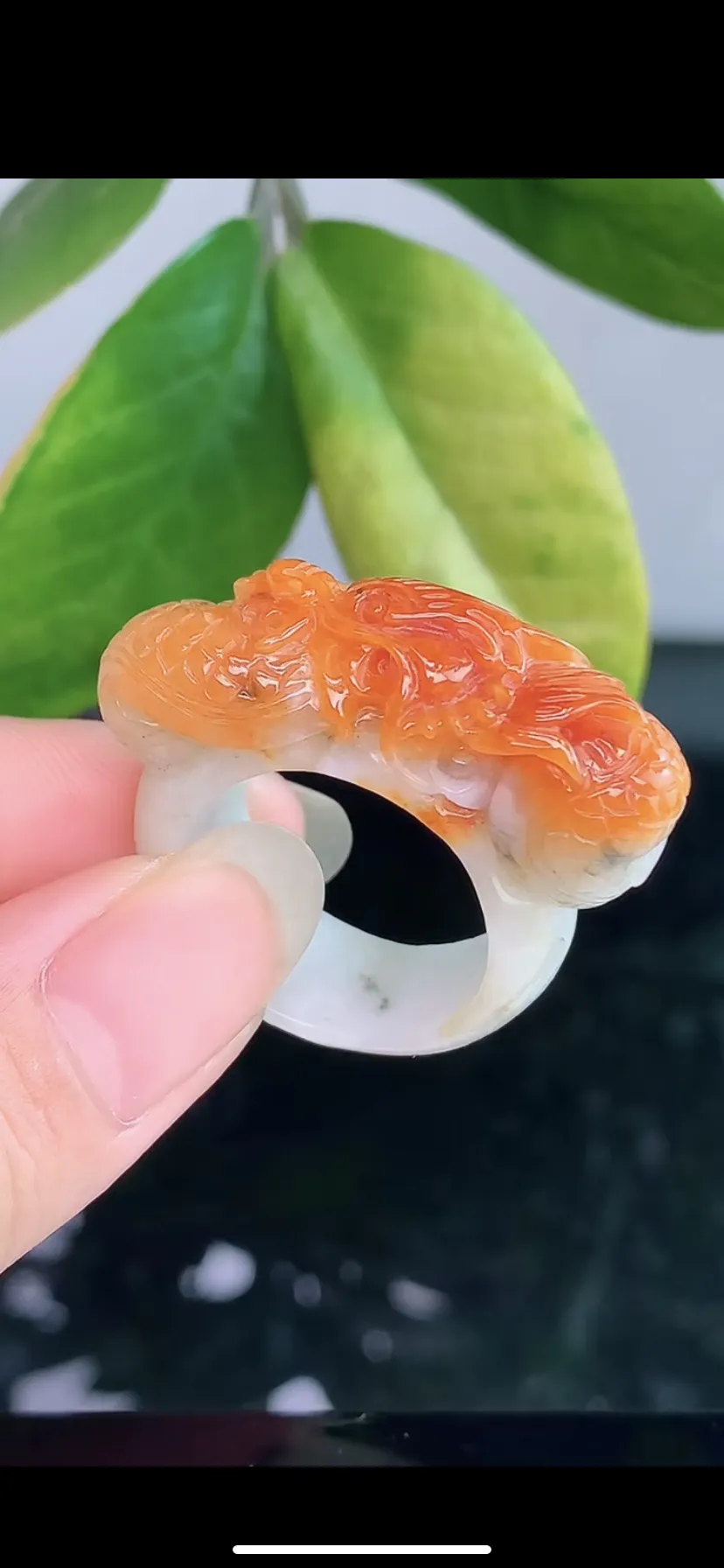 天然A货翡翠-冰糯种双彩胶感龙行天下玉板指0914-281，尺寸20.6-10-10.8，重量14.50g