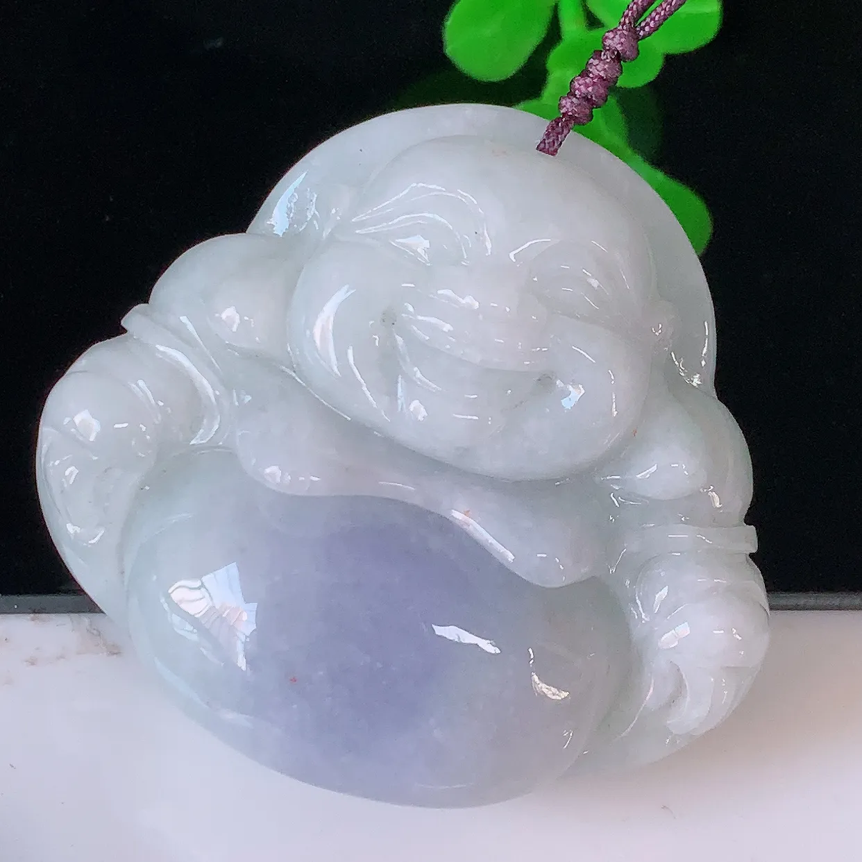 自然光实拍，大件厚装紫罗兰翡翠佛公吊坠，翡翠笑佛，饱满，开脸喜庆，配戴优雅迷人！#41.13