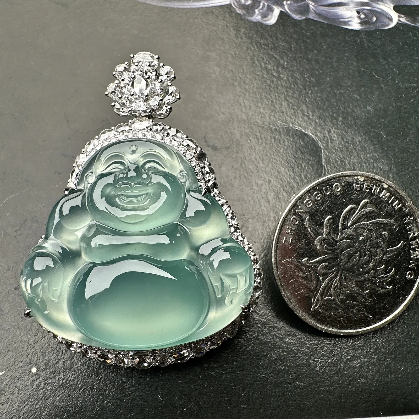 【玻璃种佛公吊坠】精品，天空蓝老料，起钢光，种地上乘，冰感十足，通透起光，饱满圆润，18k金钻镶嵌，裸石尺寸28.7*31.6*5.2毫米。