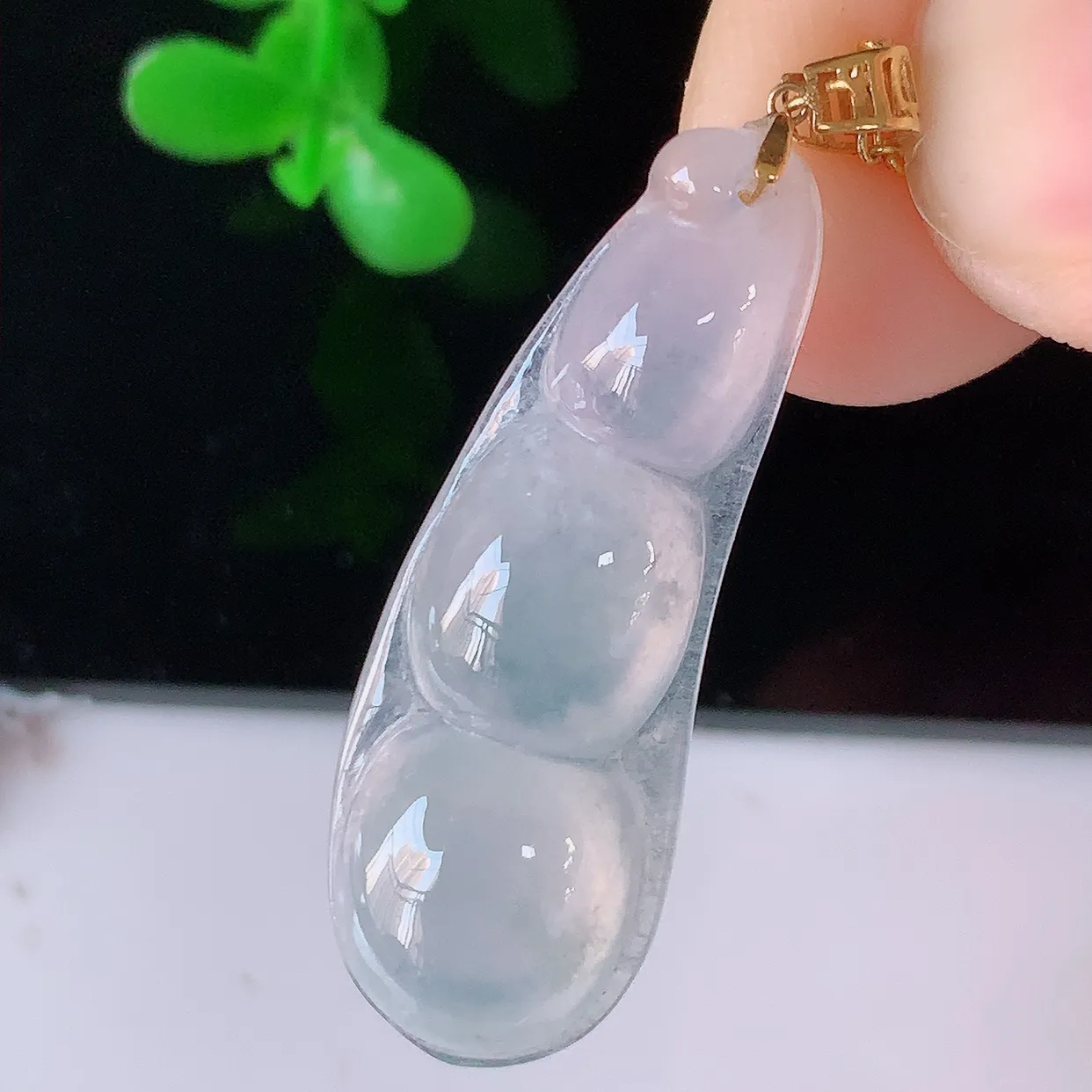 18K金镶嵌冰种翡翠福豆吊坠，平安豆福豆玉坠，冰润通透，豆粒饱满，寓意：豆蔻年华！#41.13