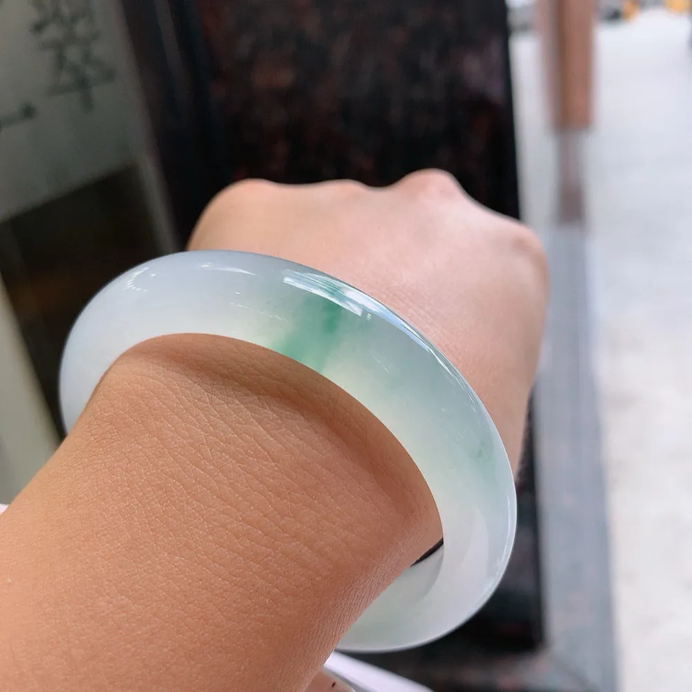 正圈冰玻飘花 无瑕 尺寸:57.2/12.8/8.7 花美 种水好🥰🥰