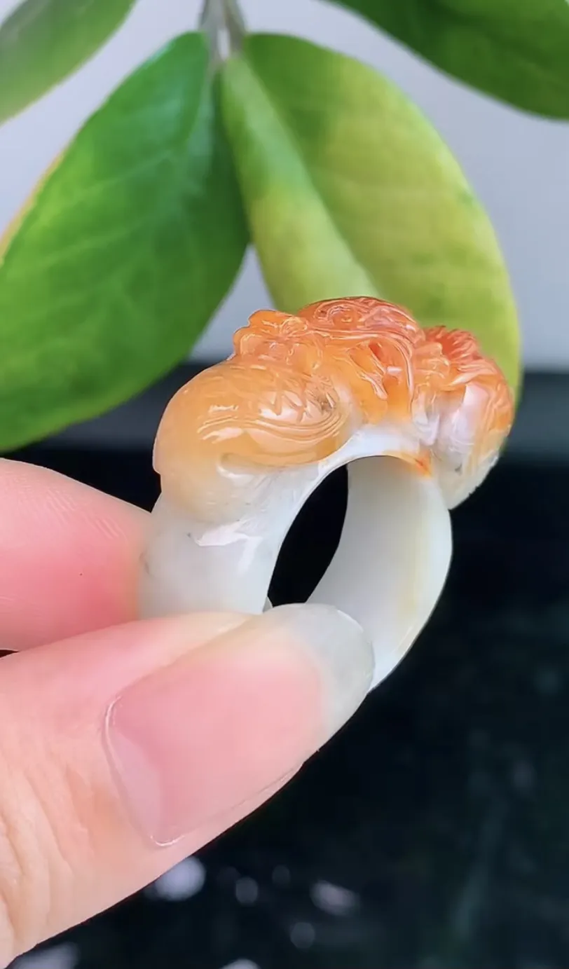 天然A货翡翠-冰糯种双彩胶感龙行天下玉板指0914-281，尺寸20.6-10-10.8，重量14.50g