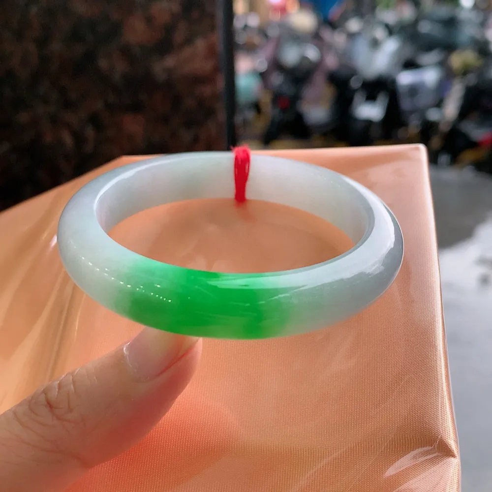 正圈白底青阳绿 无瑕 尺寸:51.9/10.8/8.1 色好🥰🥰