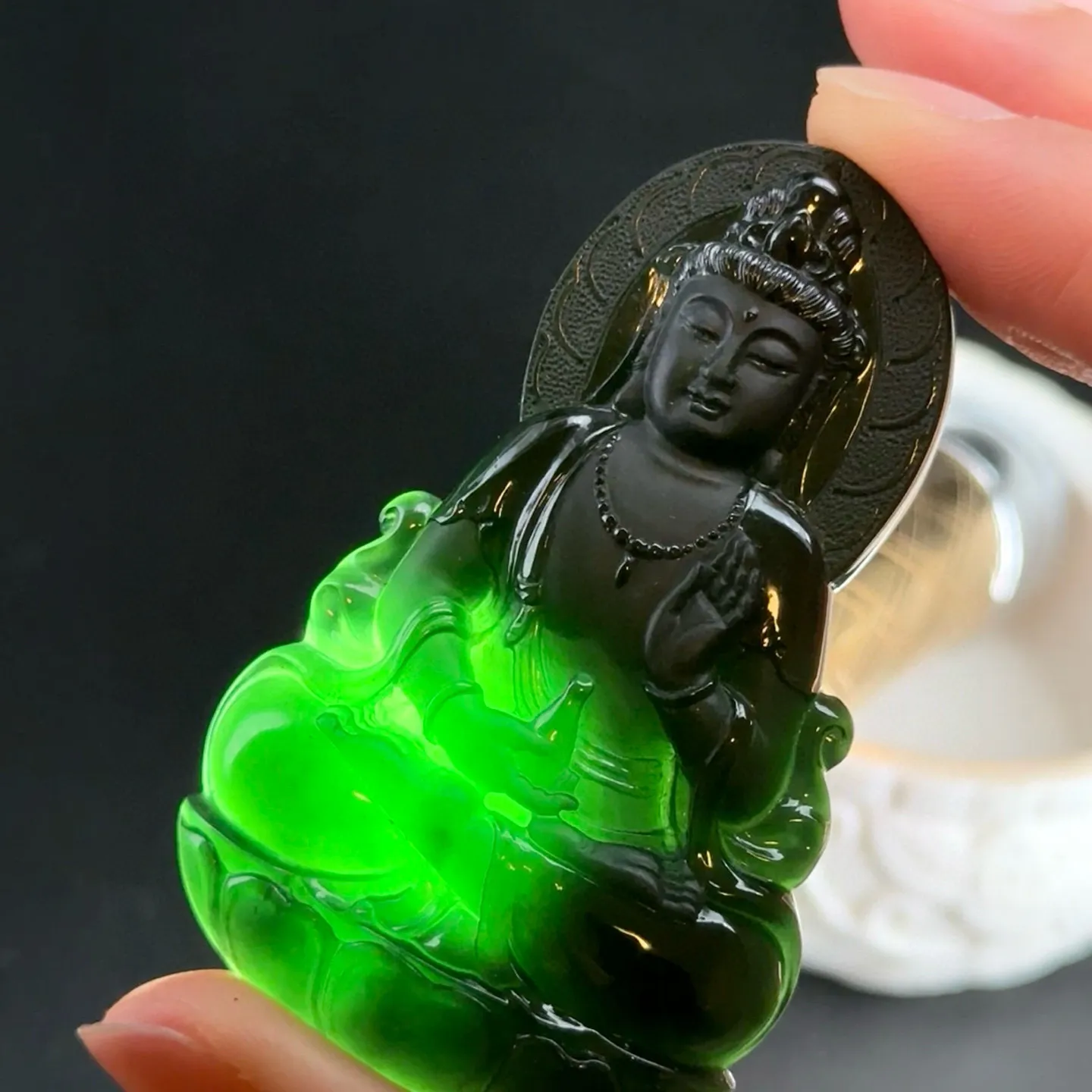 精品墨翠观音 种好色正 黑度极好 打灯通透 油性十足 尺寸62.6