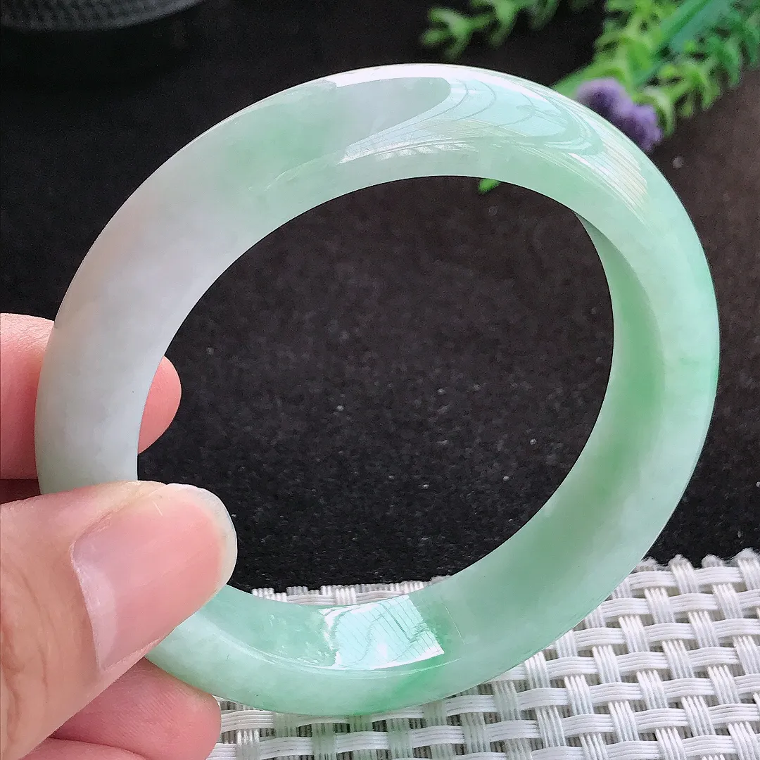 自然光55/13.7/8.8老坑精美温润飘绿手镯缅甸翡翠宽边玉镯手环