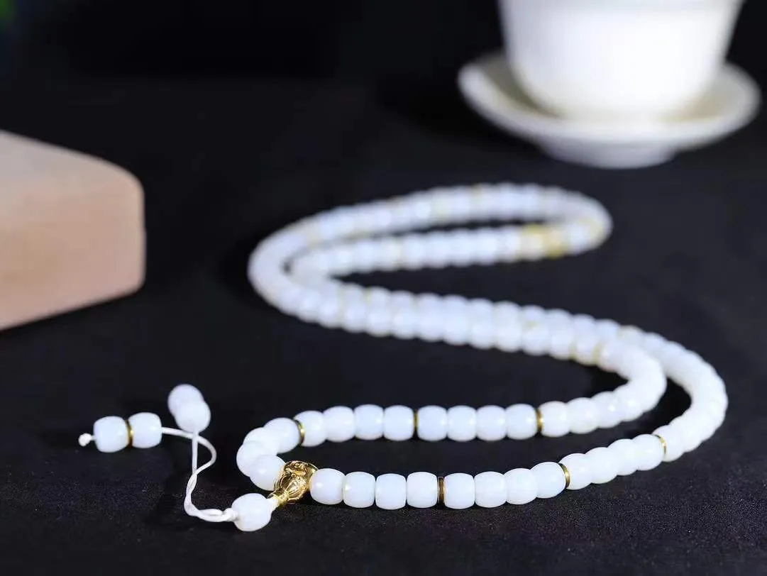 【链.108】

精品️和田玉糖白玉直切珠挂链 玉质温润细腻 油性十足 佩戴舒适。珠珠落玉盘，间关