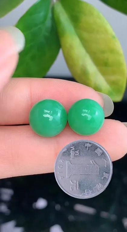 天然A货翡翠-冰糯种飘绿胶感圆珠玉坠一对0914-281，尺寸取一11，重量5.50g