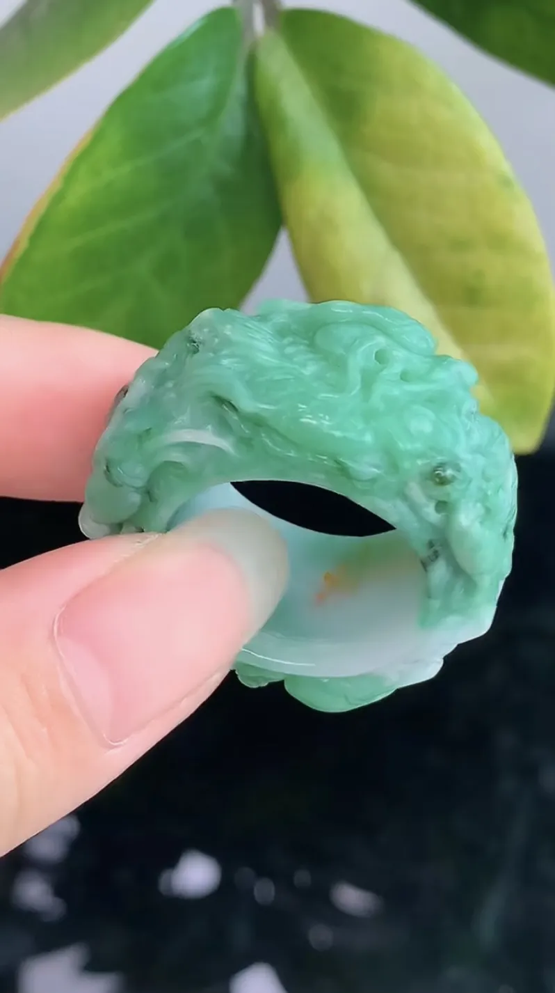 天然A货翡翠-冰糯种双彩胶感龙行天下玉板指0914-281，尺寸21-15-7.2，重量20.60g
