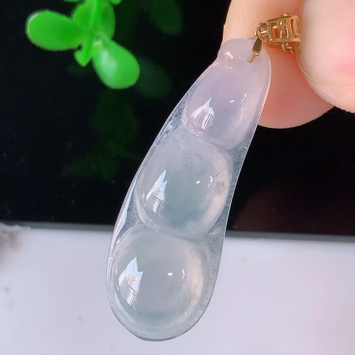 18K金镶嵌冰种翡翠福豆吊坠，平安豆福豆玉坠，冰润通透，豆粒饱满，寓意：豆蔻年华！#41.13