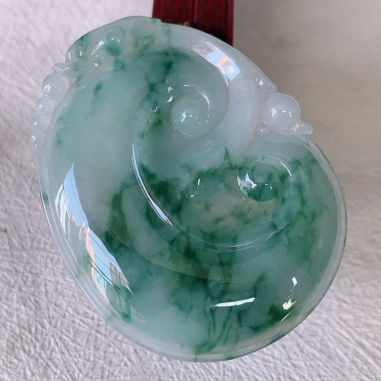 自然光实拍，大件冰飘花翡翠如意吊坠，冰透，翠色灵动，饱满，万事如意，如意一生，配戴精美！#46.13
