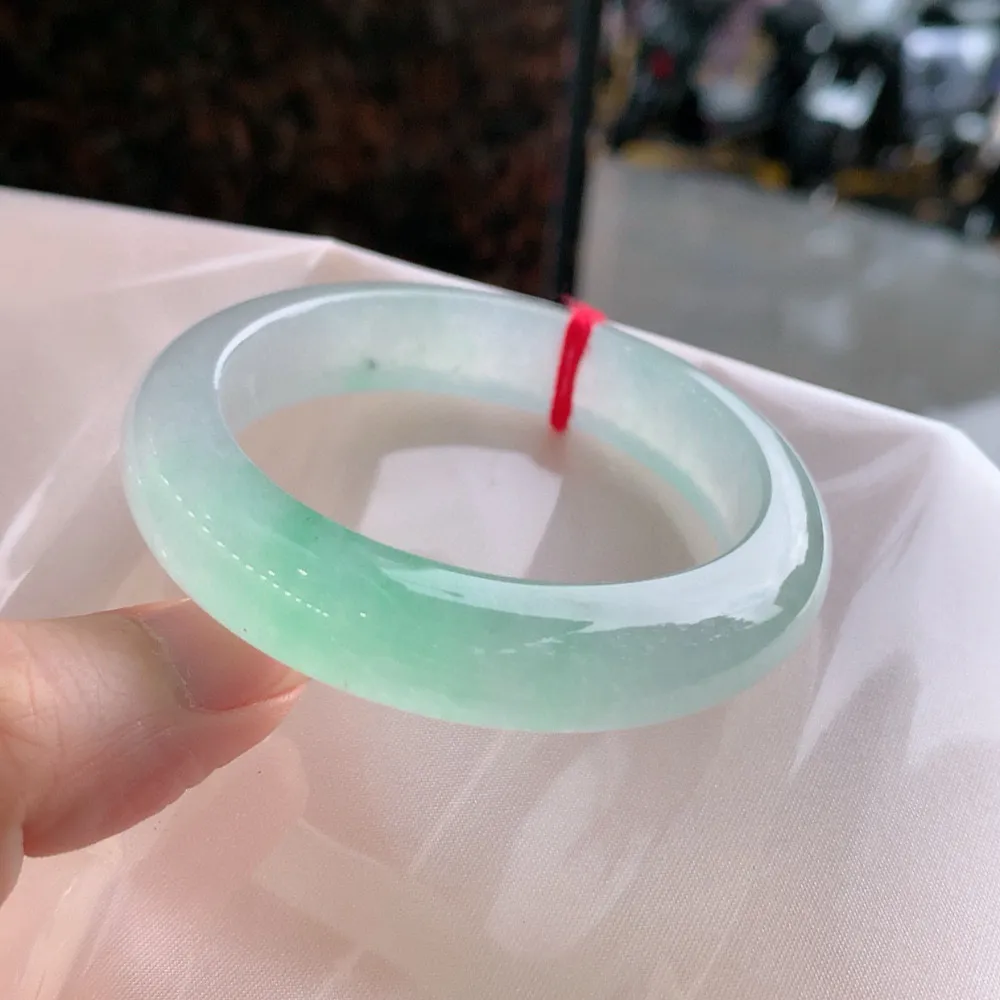 正圈冰玻阳绿 无瑕 尺寸:50.2/11.7/8.4 种色俱佳🥰🥰