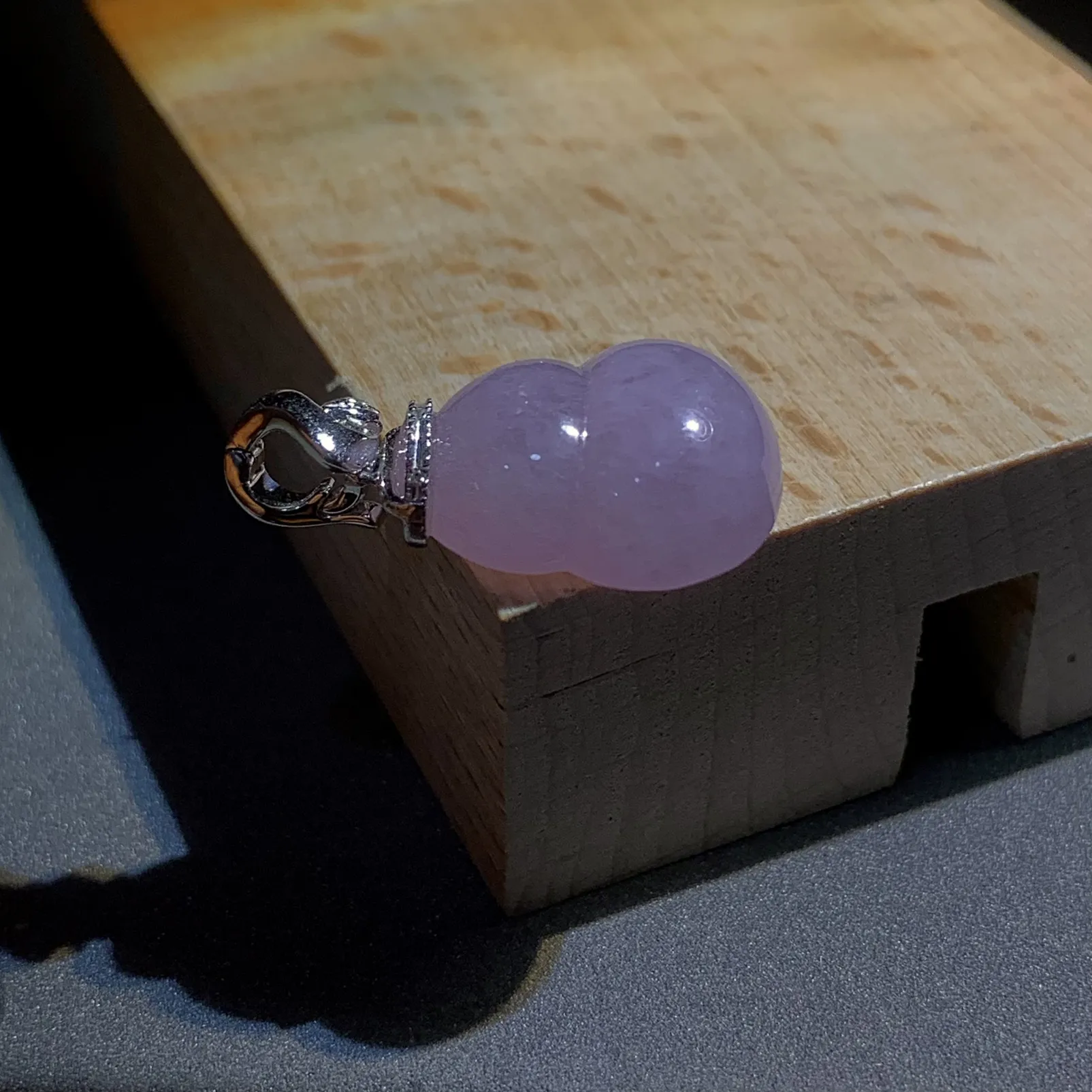 冰紫葫芦吊坠，裸石16-13.5-6.8mm，
18K金，南非钻，不配链子