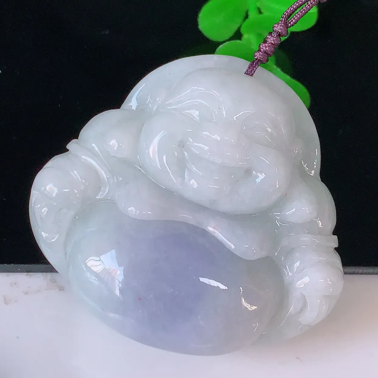 自然光实拍，大件厚装紫罗兰翡翠佛公吊坠，翡翠笑佛，饱满，开脸喜庆，配戴优雅迷人！#41.13