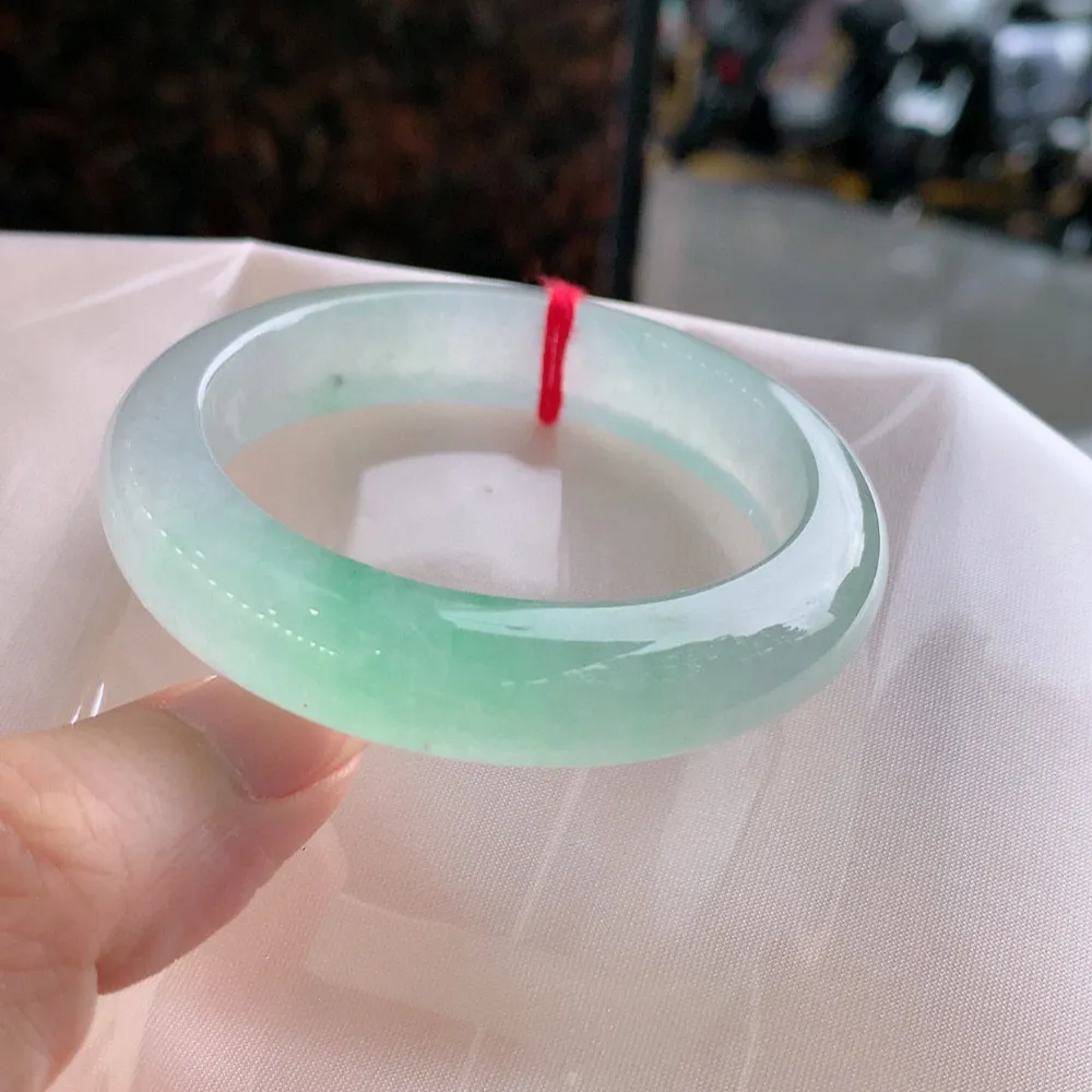 正圈冰玻阳绿 无瑕 尺寸:50.2/11.7/8.4 种色俱佳🥰🥰
