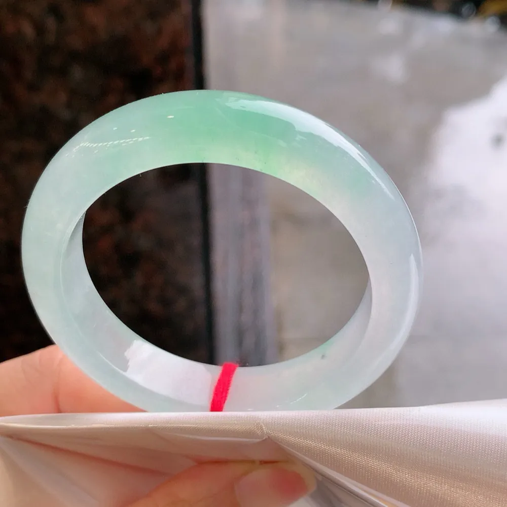 正圈冰玻阳绿 无瑕 尺寸:50.2/11.7/8.4 种色俱佳🥰🥰