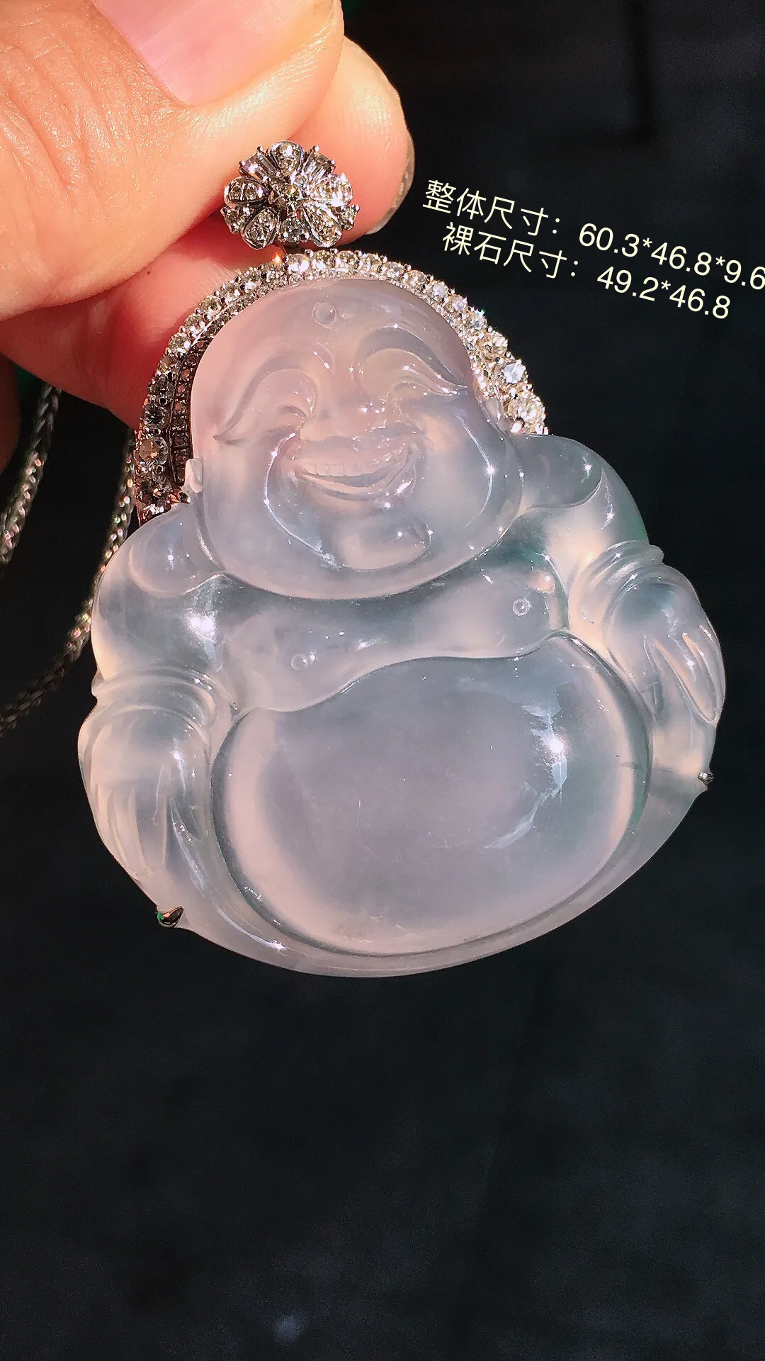 冰种佛公吊坠，玉质细腻，荧光感超
强，饱满圆润，尽显优雅气质，18k
金豪华镶嵌
