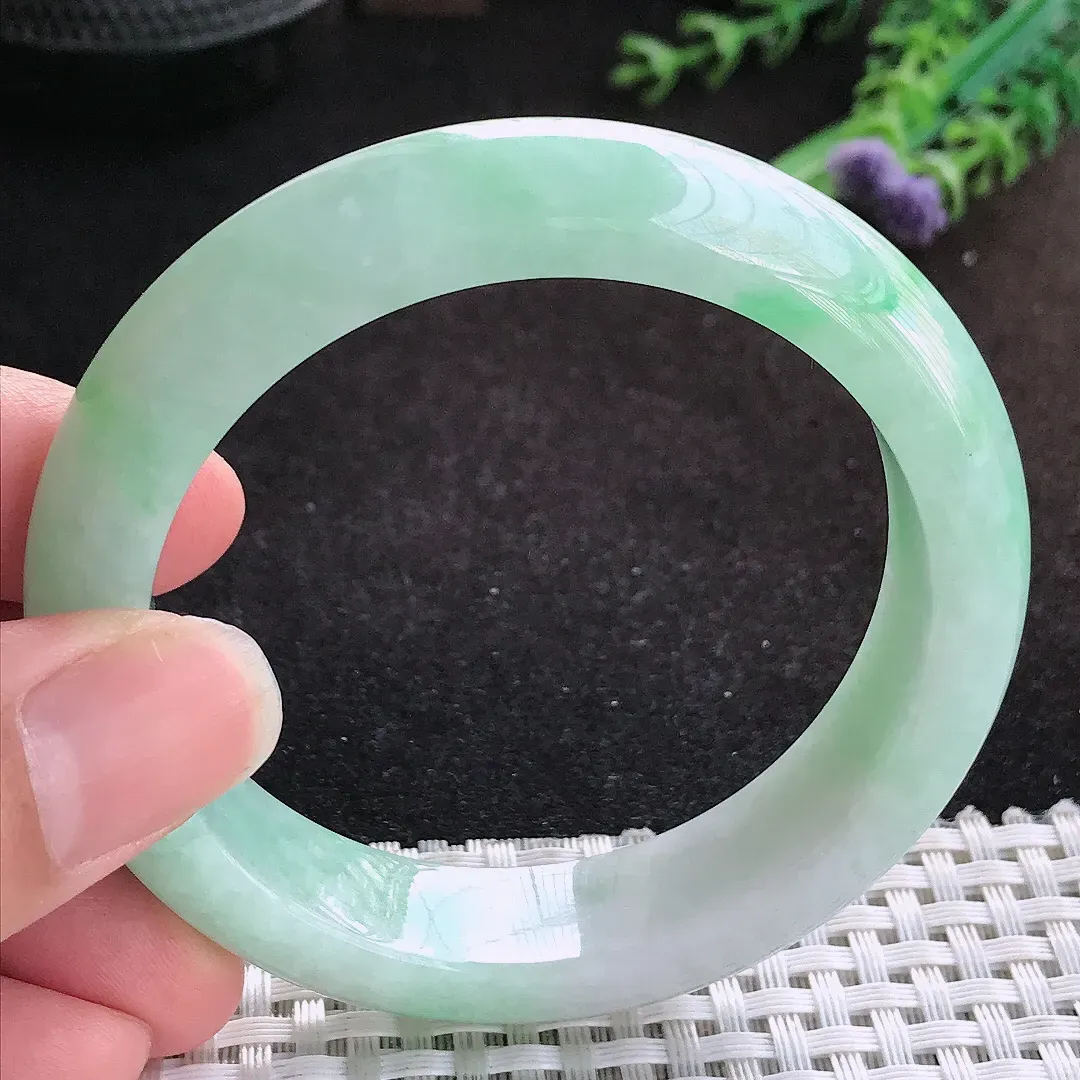 自然光55/13.7/8.8老坑精美温润飘绿手镯缅甸翡翠宽边玉镯手环
