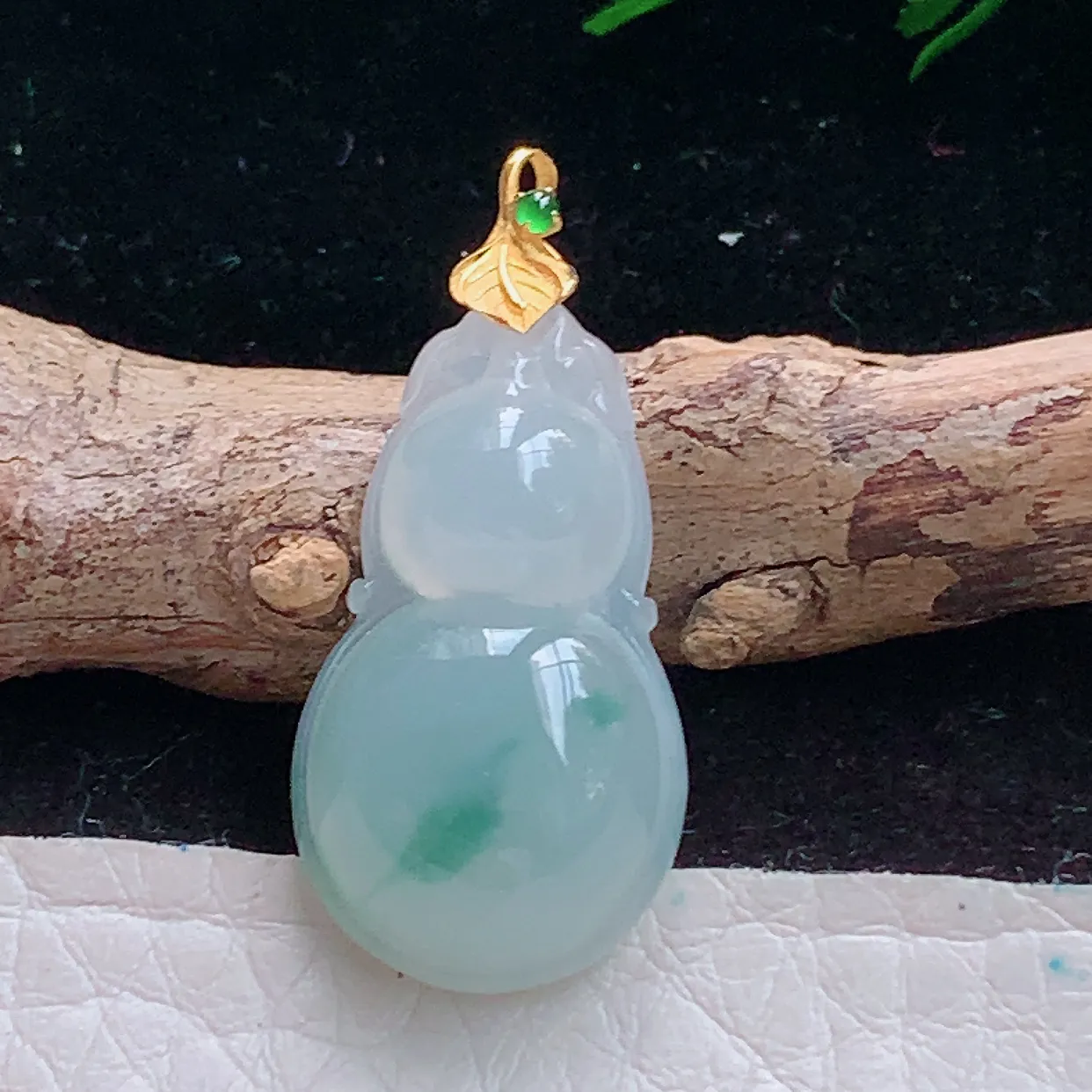 axm实拍23.8*13*6缅甸翡翠A货精雕冰飘花饱满葫芦玉吊坠 玉挂件
