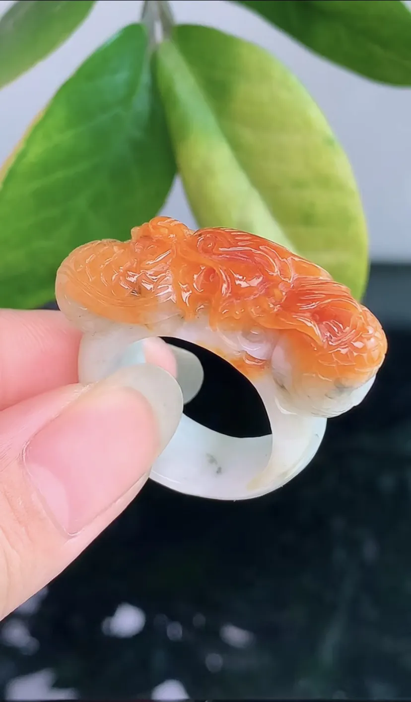 天然A货翡翠-冰糯种双彩胶感龙行天下玉板指0914-281，尺寸20.6-10-10.8，重量14.50g