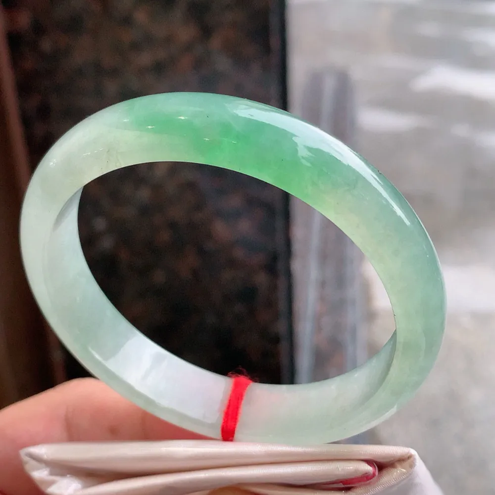 正圈高冰阳绿 无瑕 尺寸:60.2/13.4/7.4 种色兼备