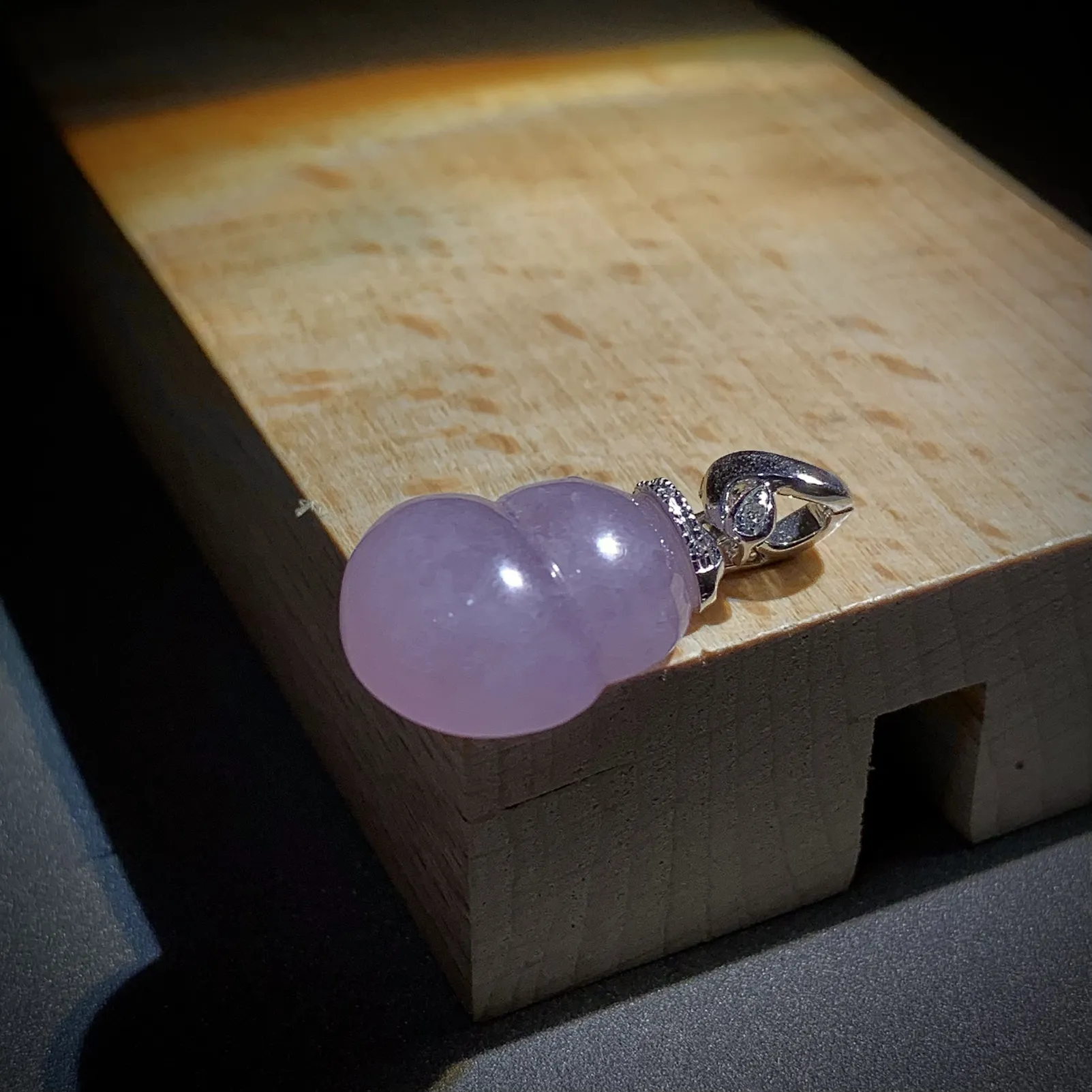 冰紫葫芦吊坠，裸石16-13.5-6.8mm，
18K金，南非钻，不配链子