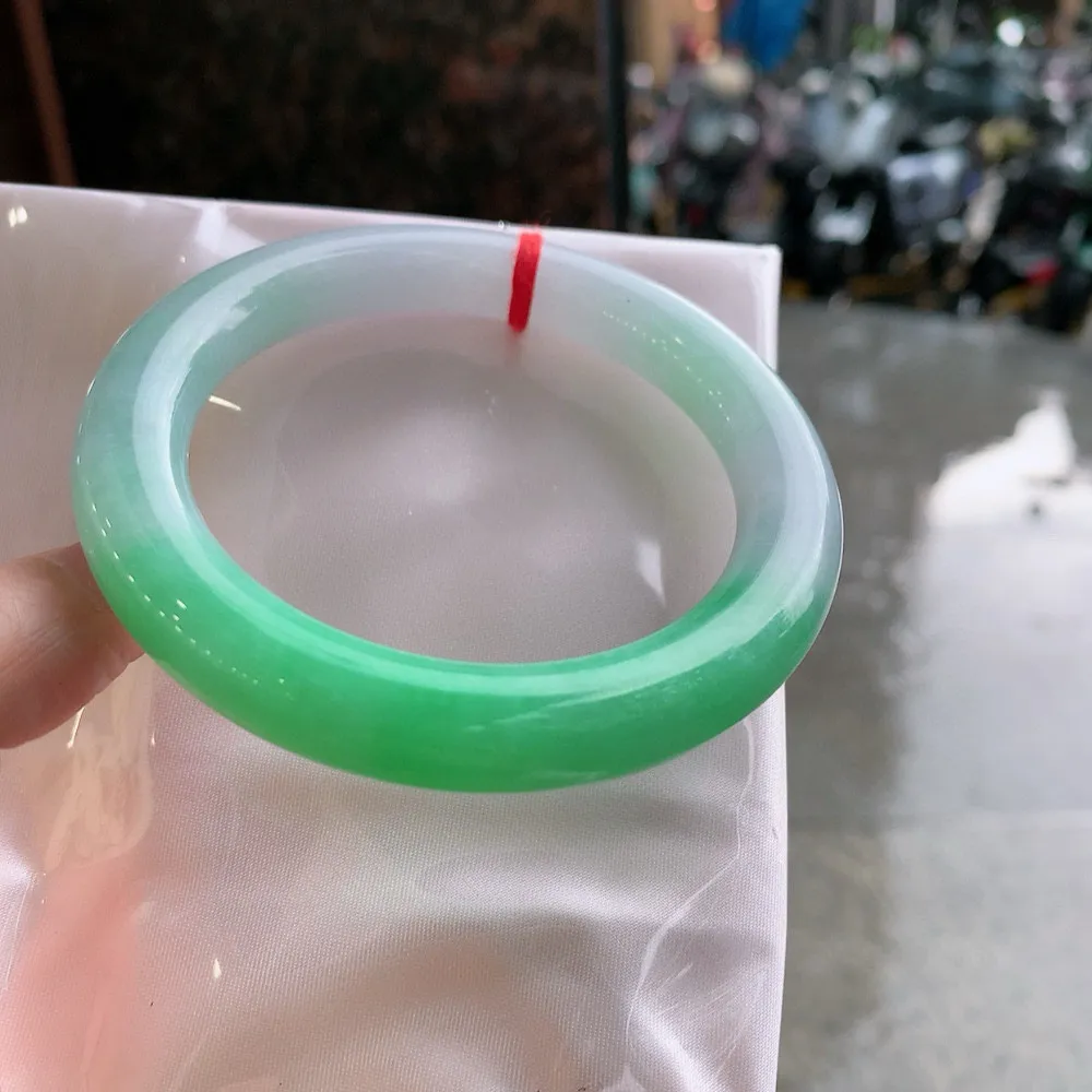 圆条一大节阳绿 无瑕 尺寸:58.9/10.6/11.1 色阳