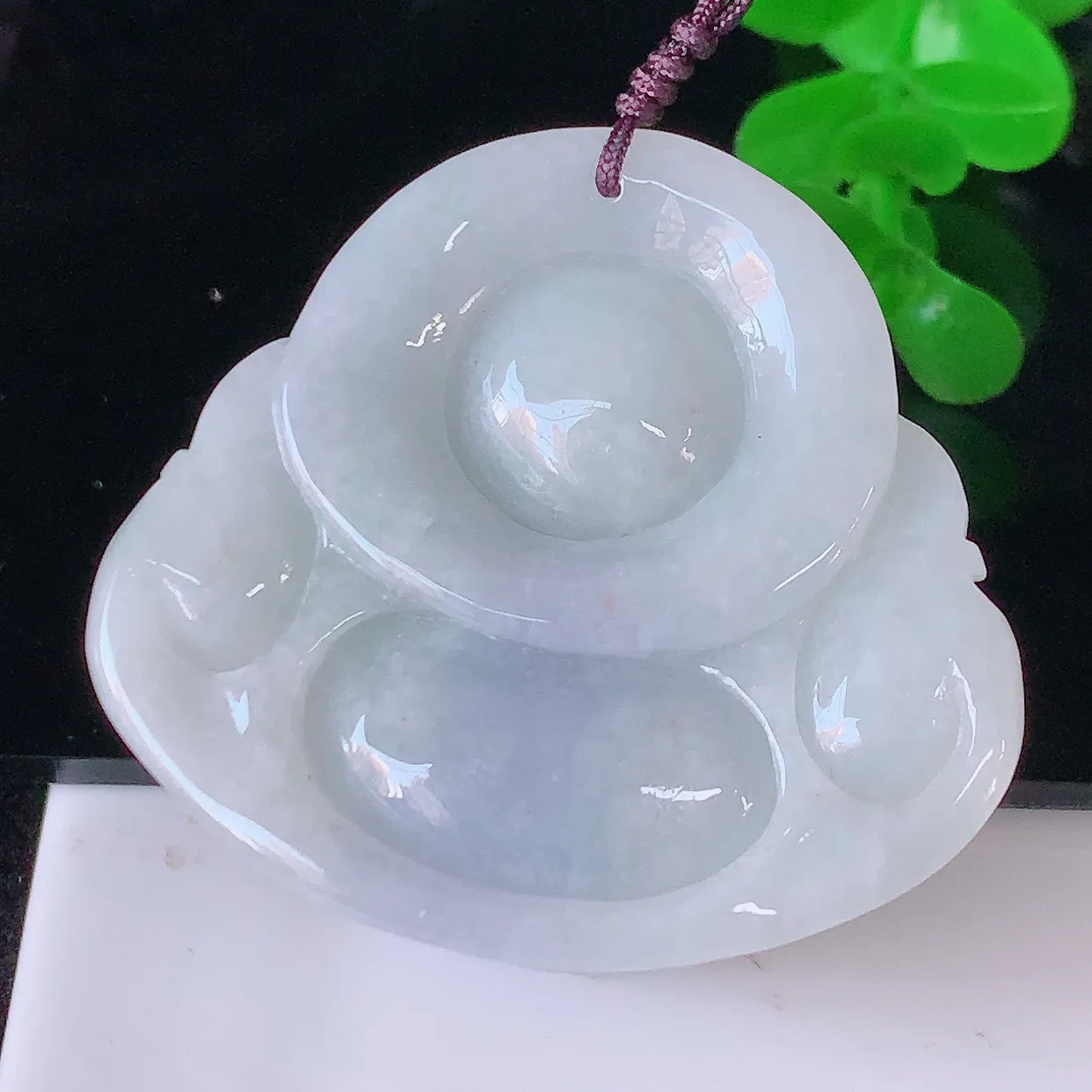 自然光实拍，大件厚装紫罗兰翡翠佛公吊坠，翡翠笑佛，饱满，开脸喜庆，配戴优雅迷人！#41.13