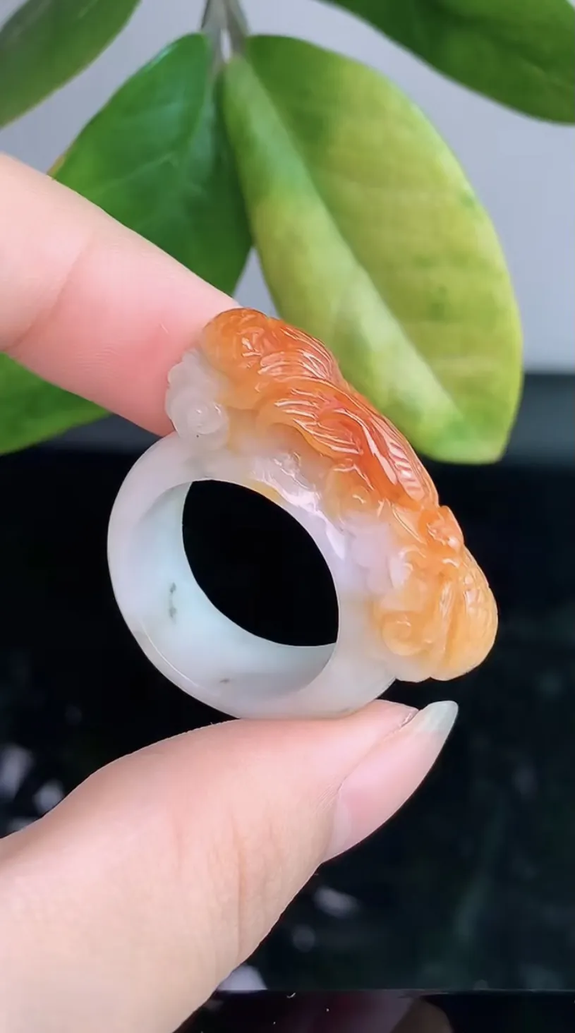 天然A货翡翠-冰糯种双彩胶感龙行天下玉板指0914-281，尺寸20.6-10-10.8，重量14.50g