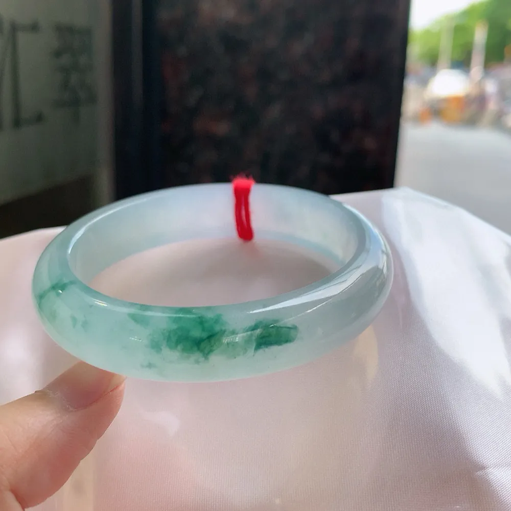 贵妃高冰飘花 无瑕 尺寸:56.1/48.2/13.2/8.2 花美 种水好
