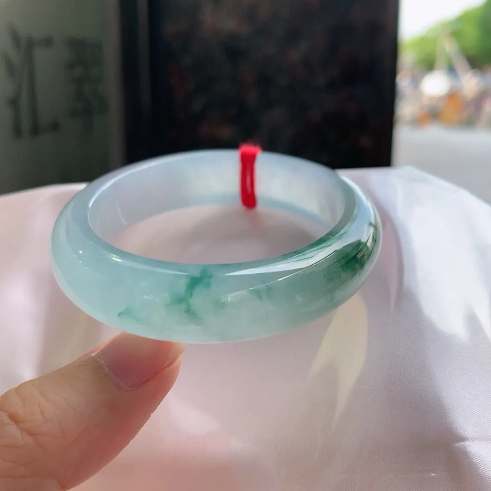 贵妃高冰飘花 无瑕 尺寸:56.1/48.2/13.2/8.2 花美 种水好