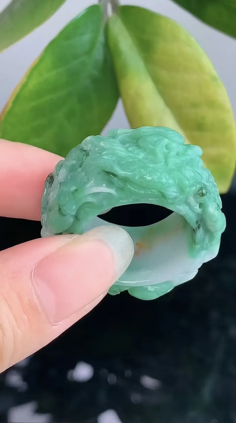 天然A货翡翠-冰糯种双彩胶感龙行天下玉板指0914-281，尺寸21-15-7.2，重量20.60g