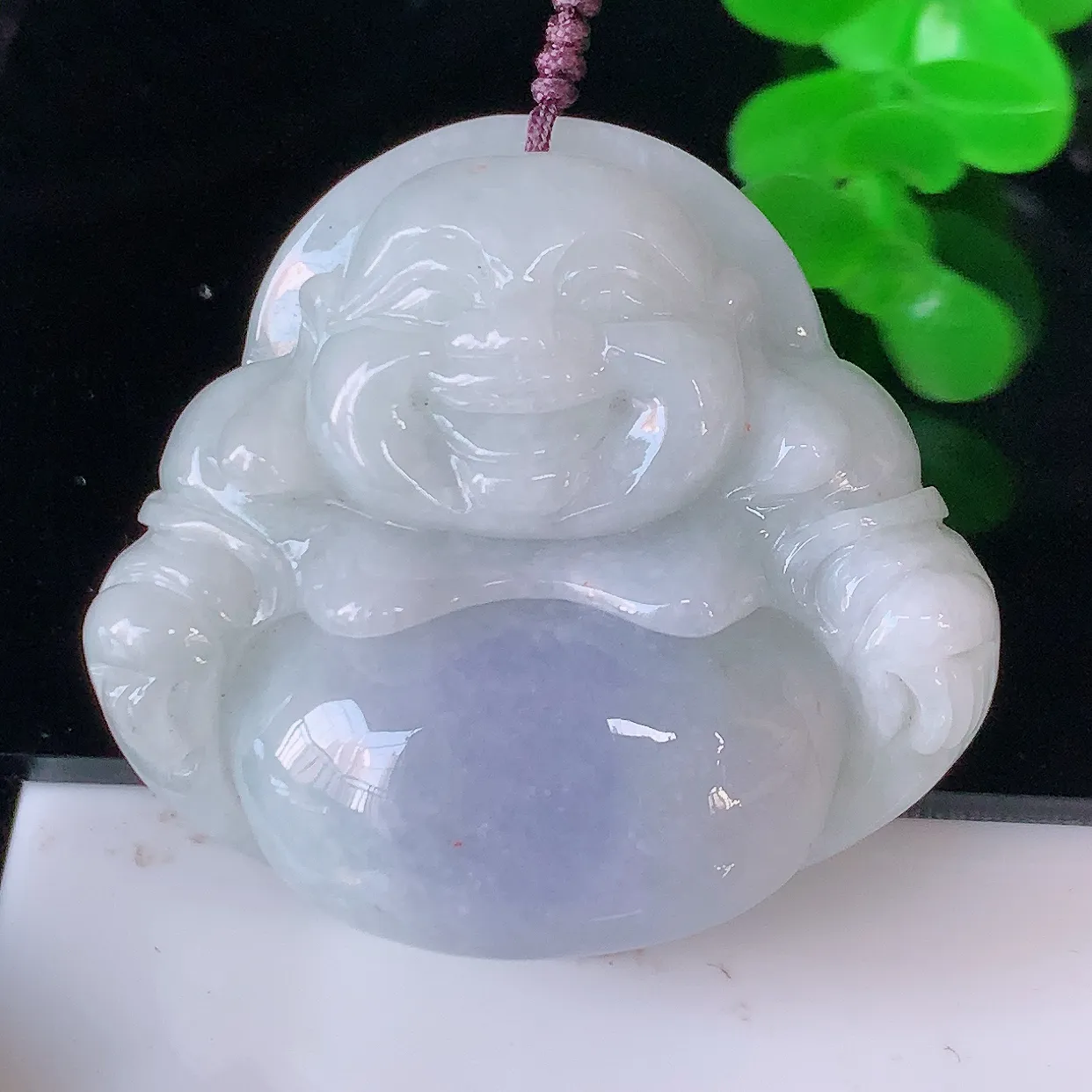 自然光实拍，大件厚装紫罗兰翡翠佛公吊坠，翡翠笑佛，饱满，开脸喜庆，配戴优雅迷人！#41.13