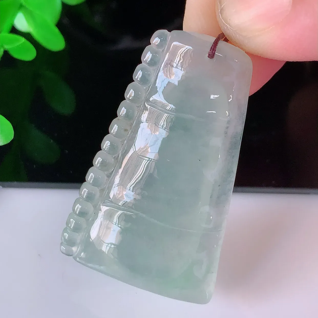 自然光实拍，冰种竹节翡翠吊坠。竹节寓意“节节高，官运亨通，前程似锦，水润莹泽，清秀高雅，佩戴精美！#41.13