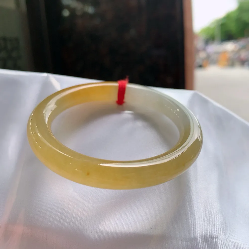 圆条高冰黄翡 无瑕 尺寸:50.4/8.7 种色俱佳