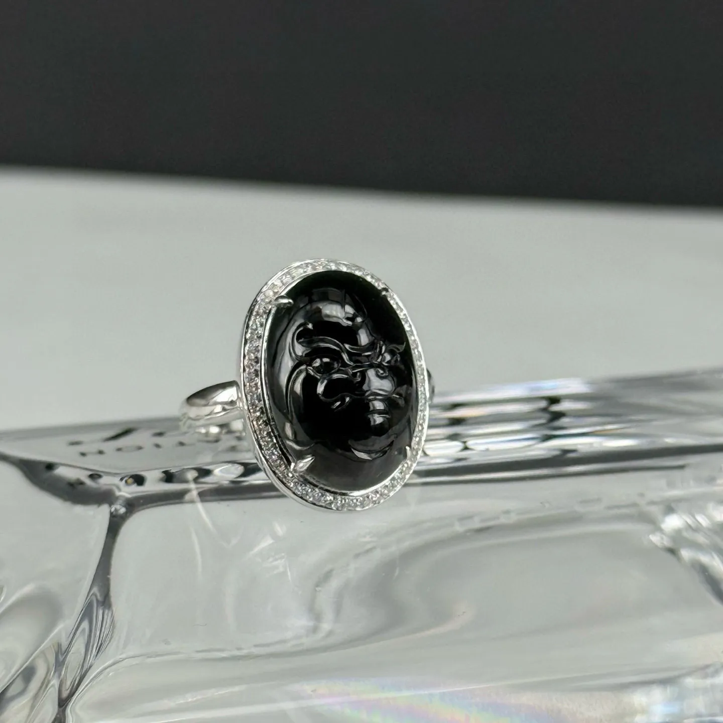 精品18k墨翠瑞兽戒指 种好色正 黑度极好 打灯通透 油性十足 尺寸16.7